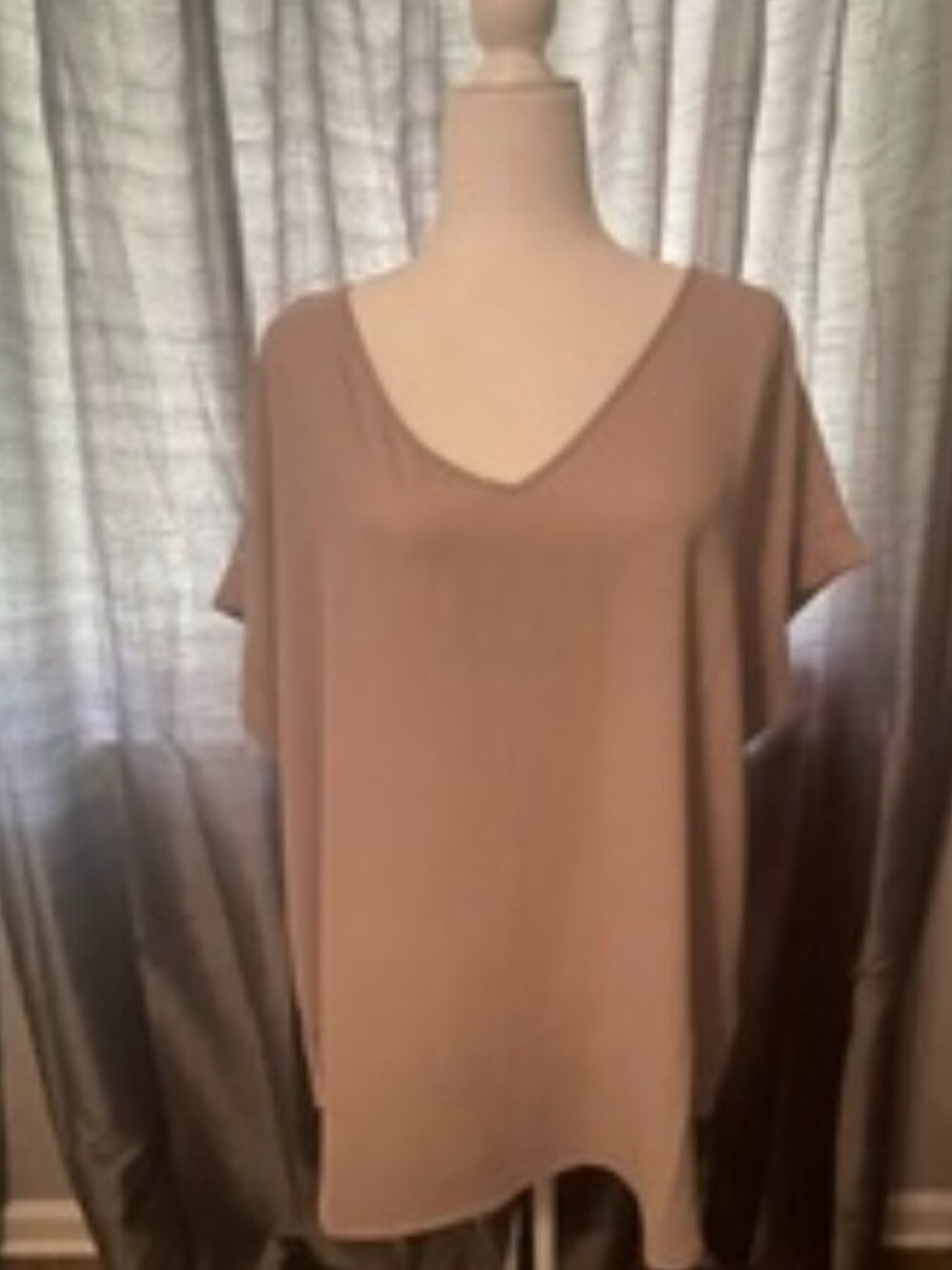 Great lightweight Cream/Taupe ZENANA Outfitters shirt in 1x. (22)